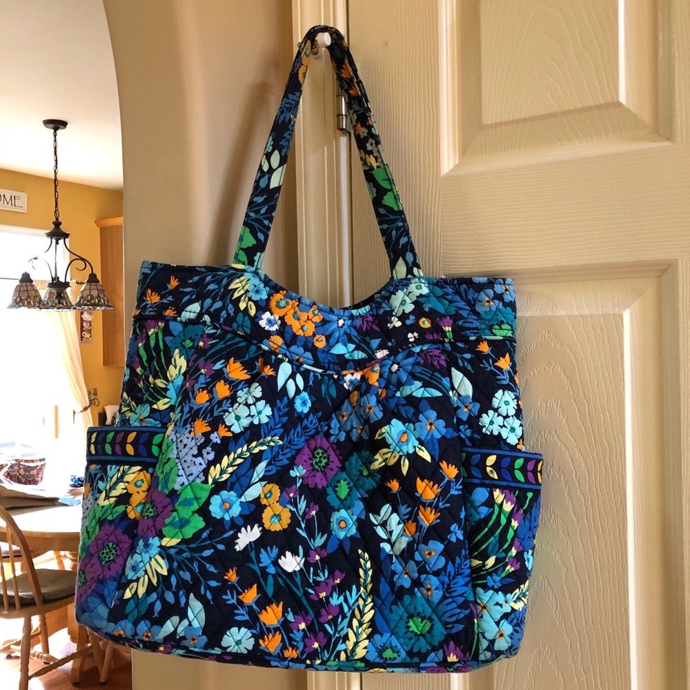 Vera Bradley tote & accessories